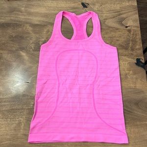 🚨LULULEMON SWIFTLY TANK🚨